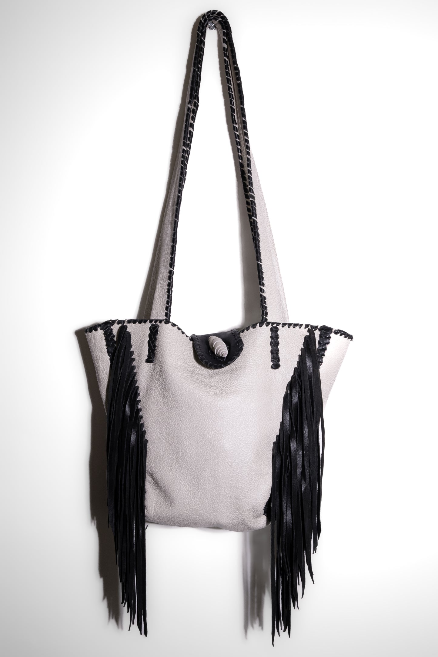 Bolsa de Piel de Ternero con Flecos