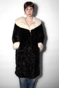 Abrigo de Mink Negro con Cuello y Puños Marfil